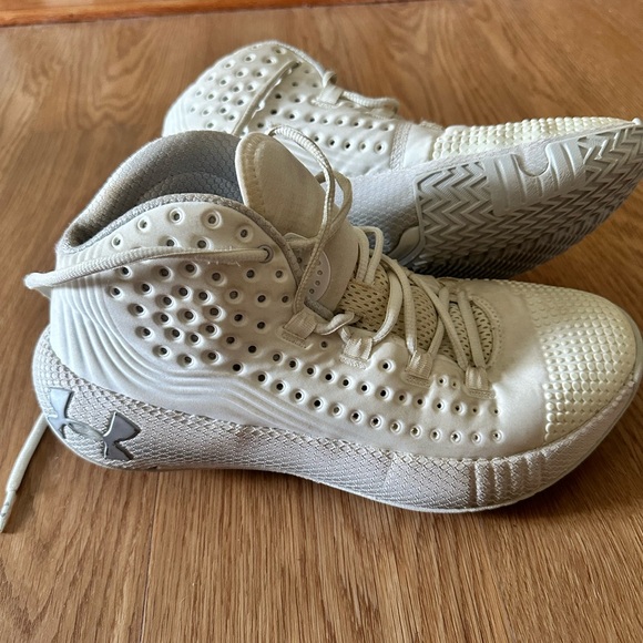 Under Armour Shoes - Under Armour Basketball Shoes HOVR Women’s Size 8/ Men9.5
